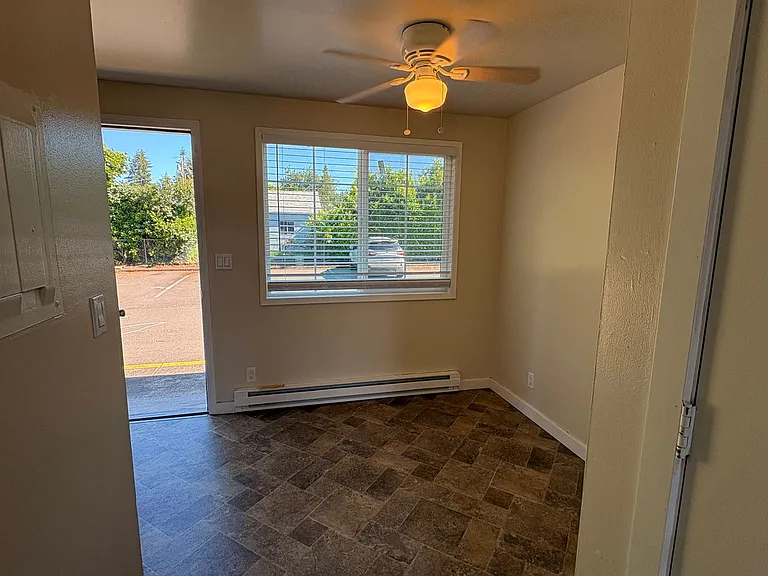 C2402 - Maple Court Apartments — Photo 25