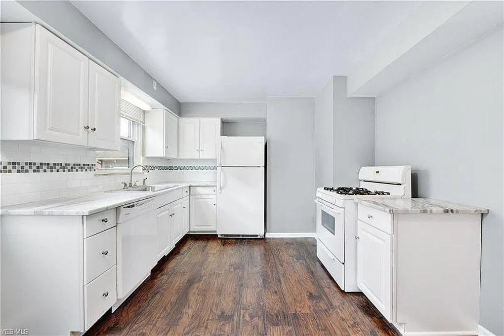2280 Lakeview Ave — Photo 3
