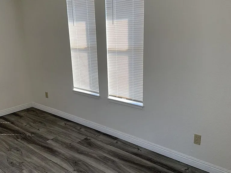 518 E Granger Ave — Photo 3