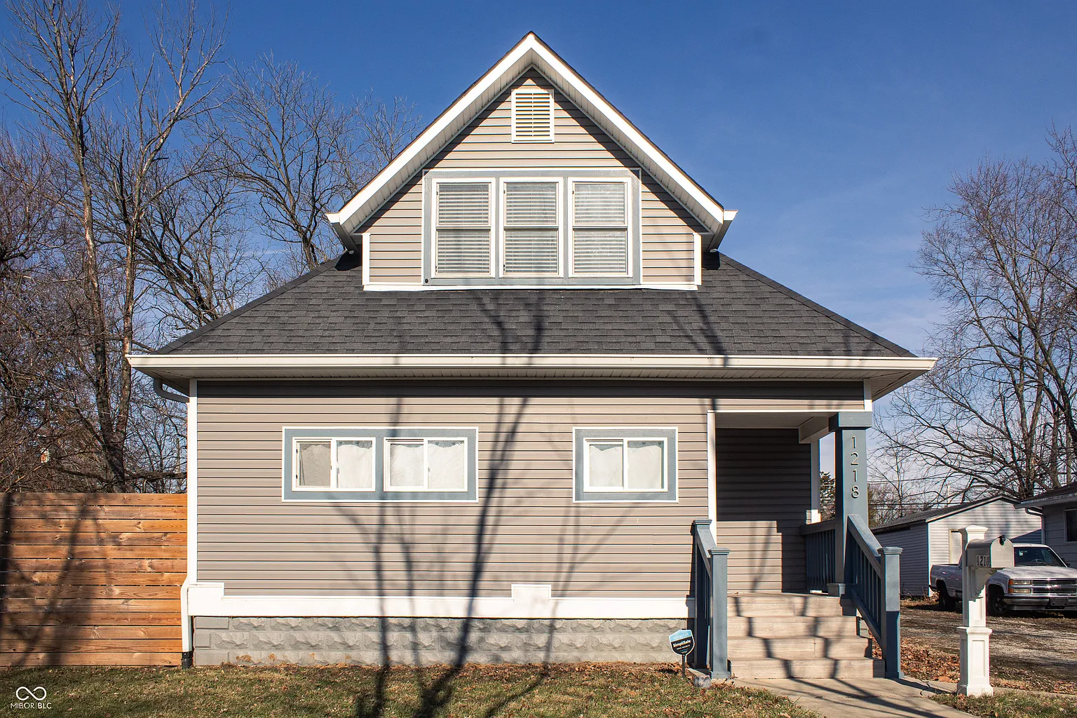 1218 E Edwards Ave photo 1