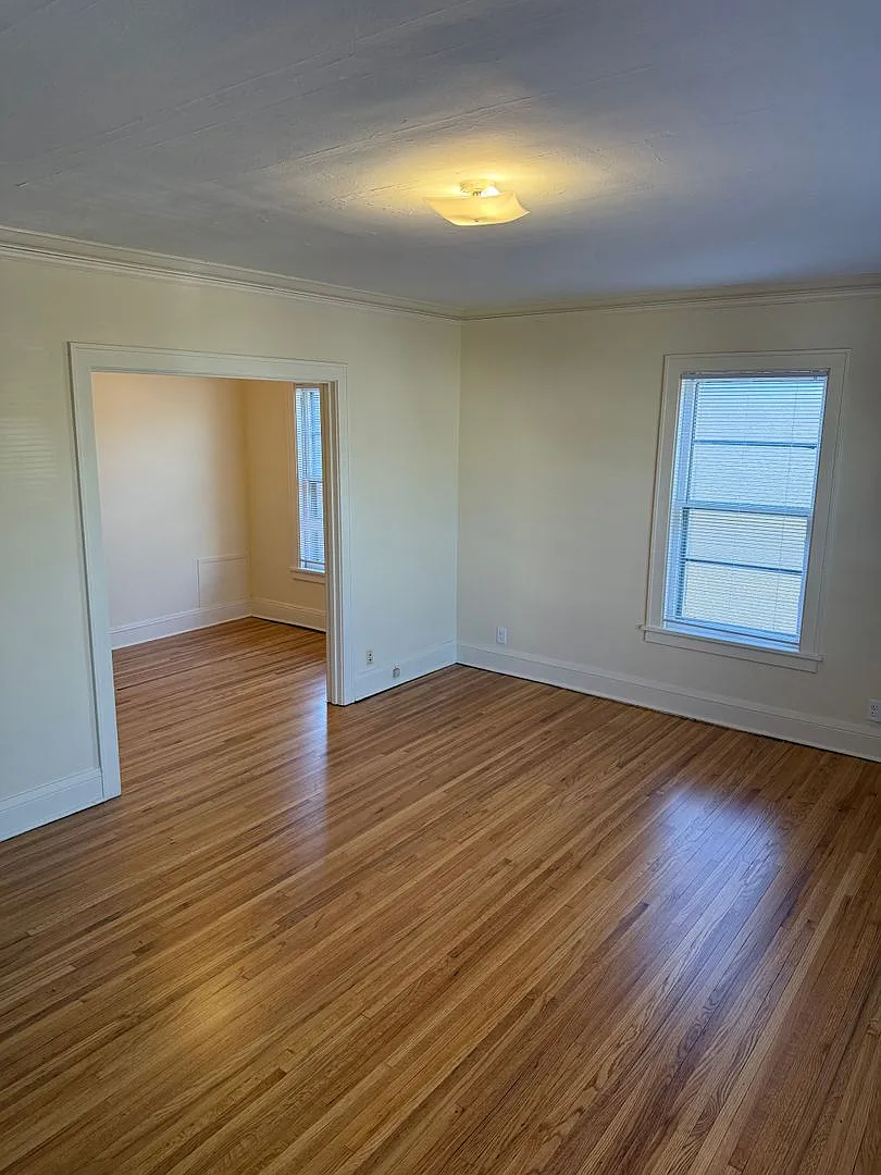 Building Photo - Balfour Apartments