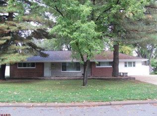 24 Kenwood Dr, Hazelwood, MO