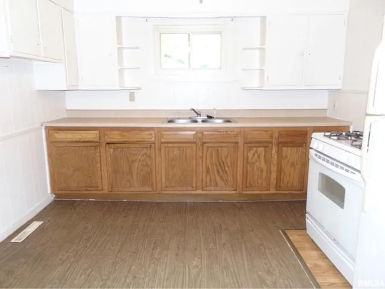 504 E Hill St — Photo 7