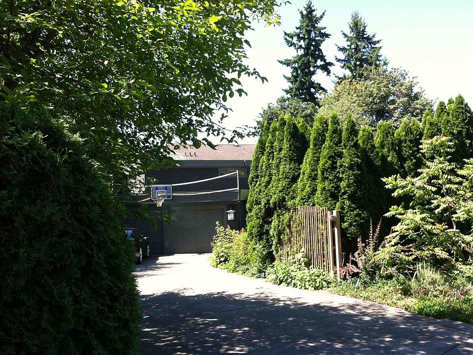2nd image of 5600 NE Windermere Rd
