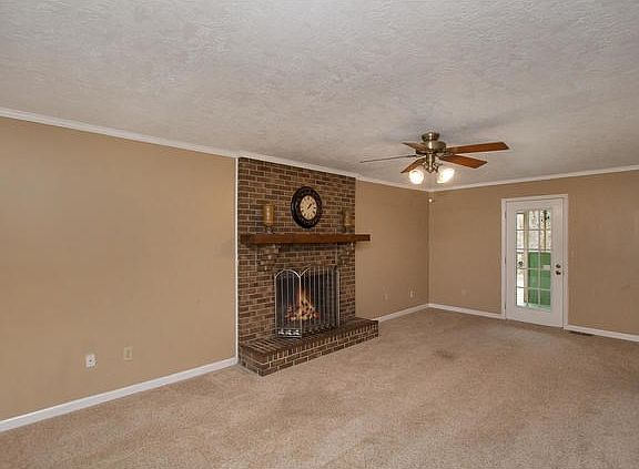5th image of 210 Holden Dr