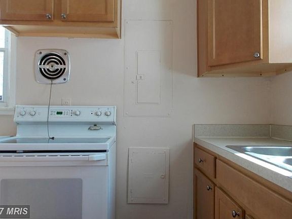 4th image of 2511 Jamaica Dr