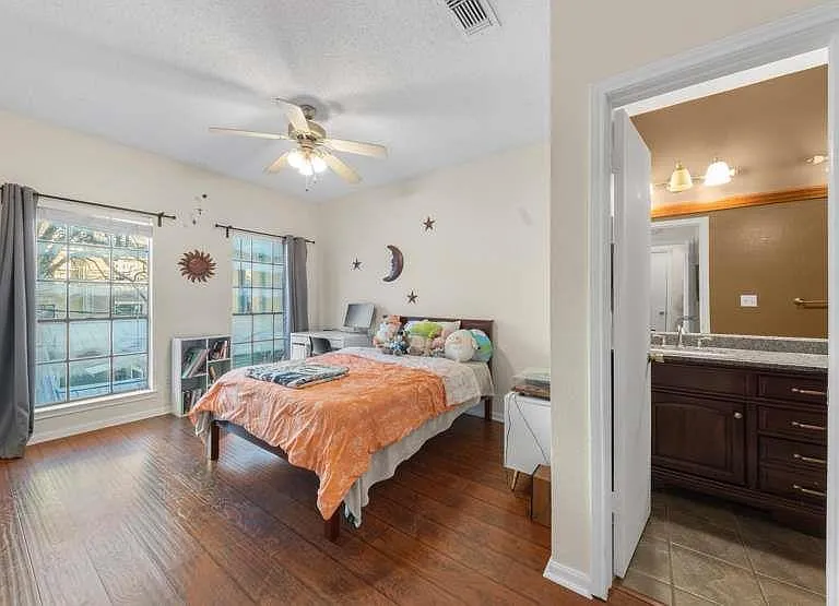 712 W 21st St #203 — Photo 7