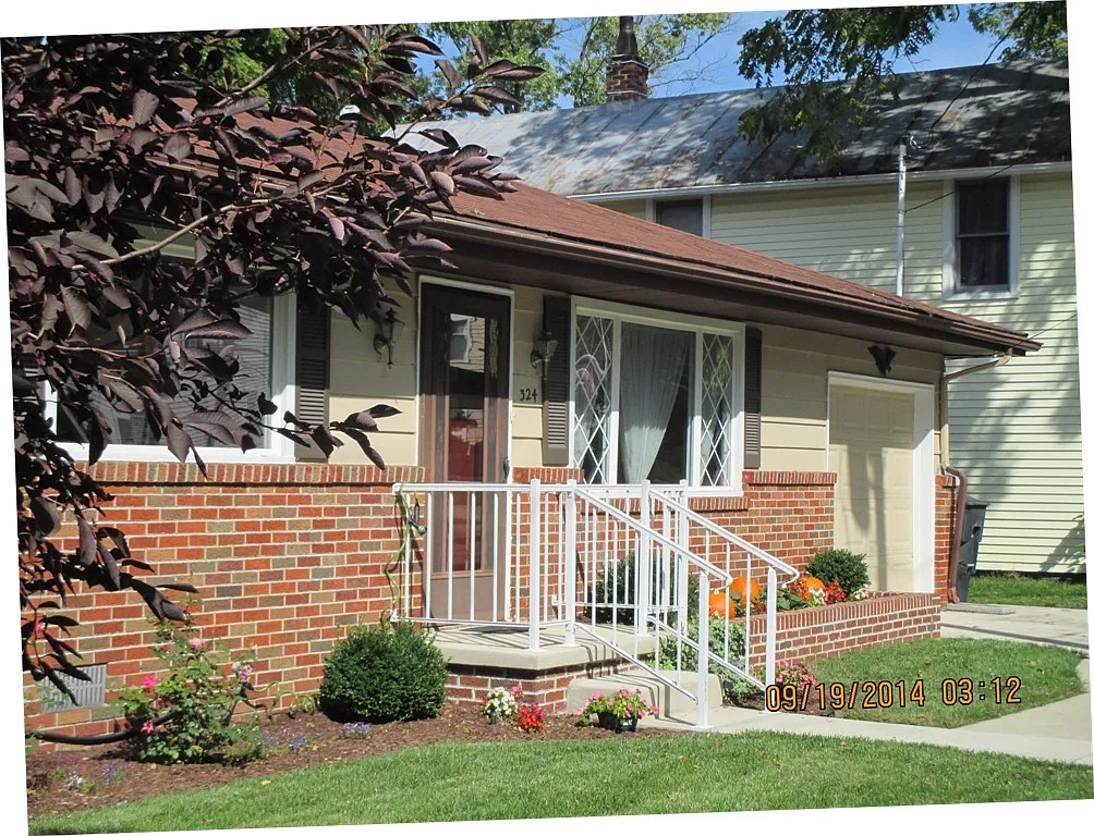 324 Pearl St photo 1