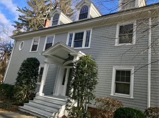 987 Forest Rd, New Haven, CT 06515