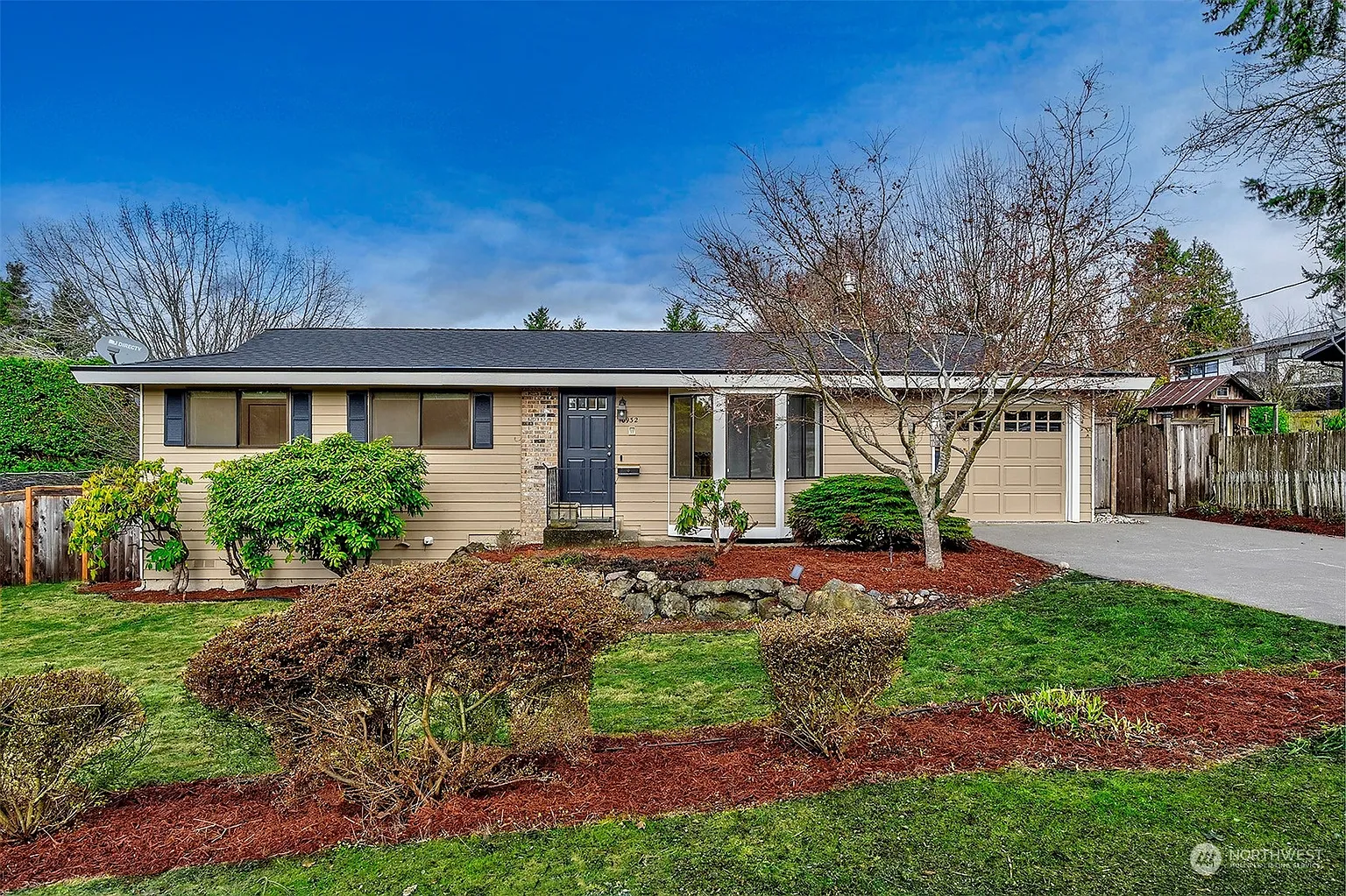 10932 NE 60th Street photo 1