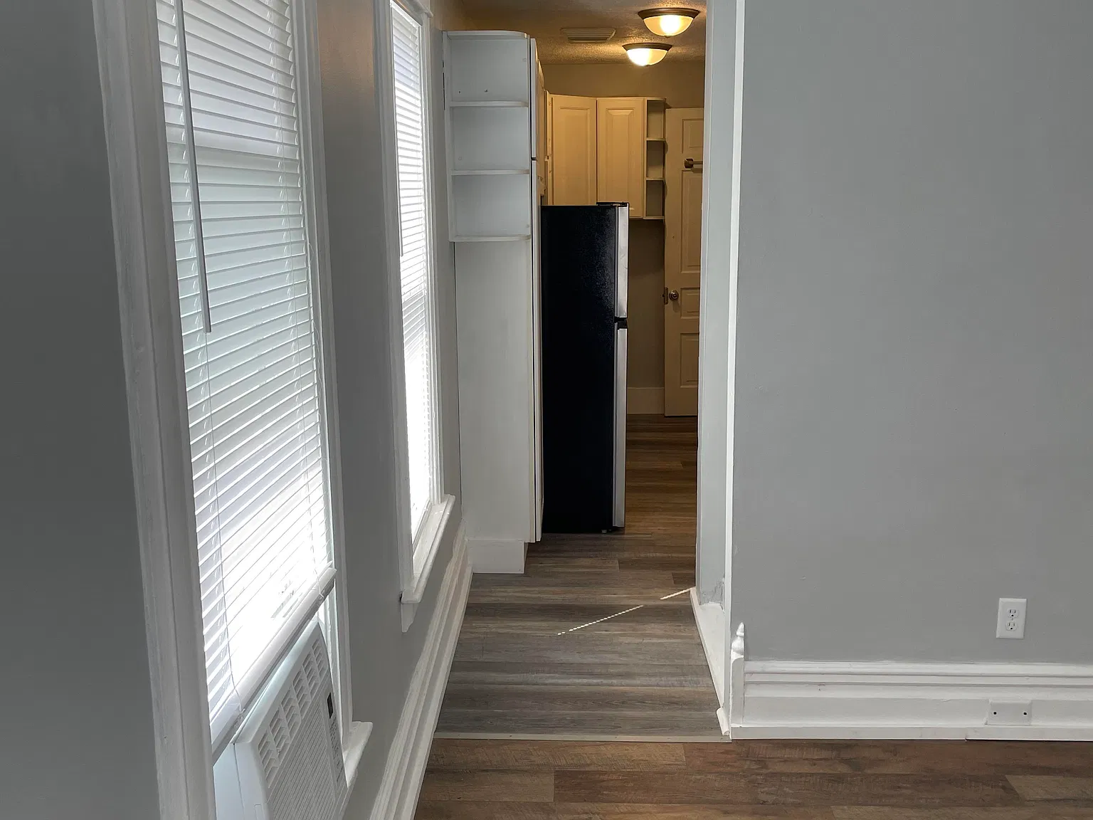 Studio, 400 sqft, $750 — Photo 3