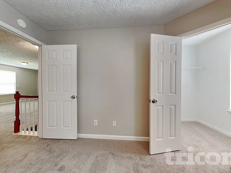 4586 Darrowby Dr — Photo 12