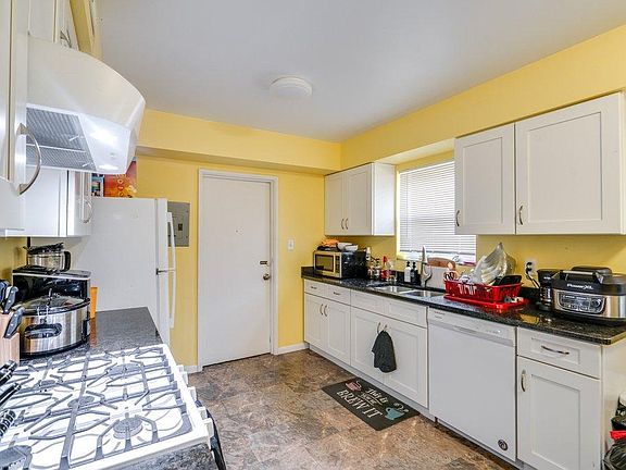 5th image of 17876 Lake Shore Blvd APT 4