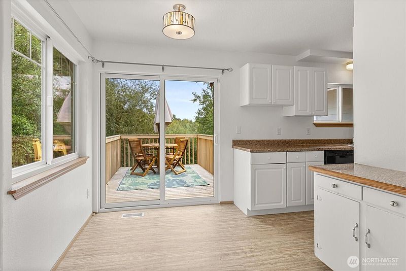 5th image of 2404 Ravenna Street