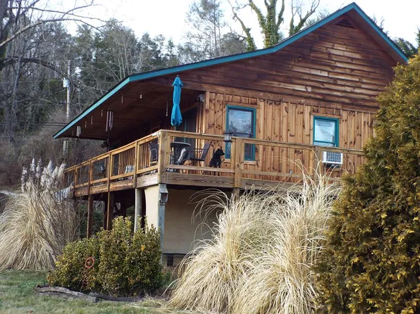 83 Younge Ln, Sylva, NC 28779