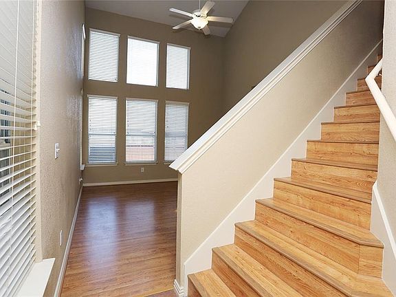 5th image of 9925 Castlewood Dr