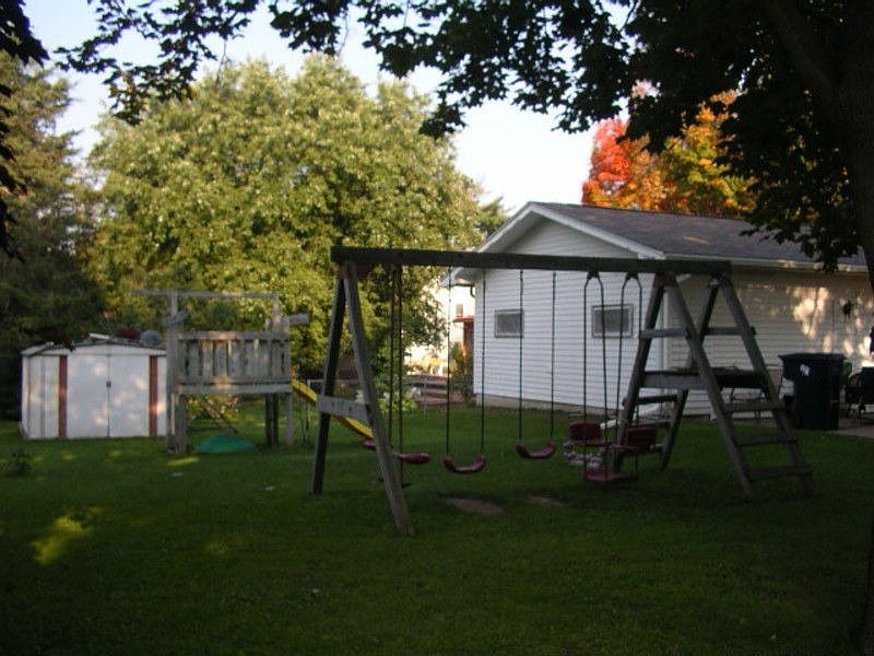 2nd image of 141 E Maple St