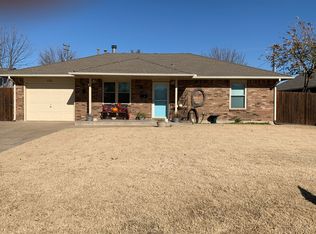 105 SW 5th St, Moore, OK 73160