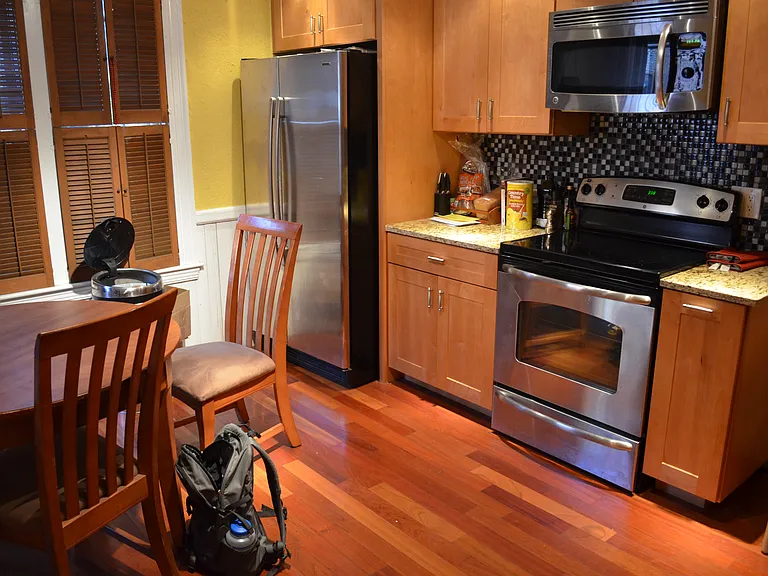 18 Warwick St #1 — Photo 2