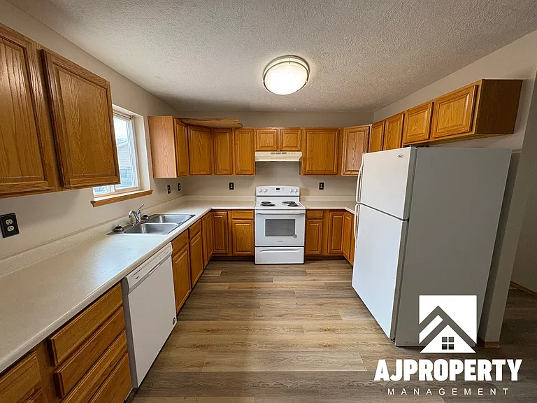 925 S Newcomb Ave #18 — Photo 7