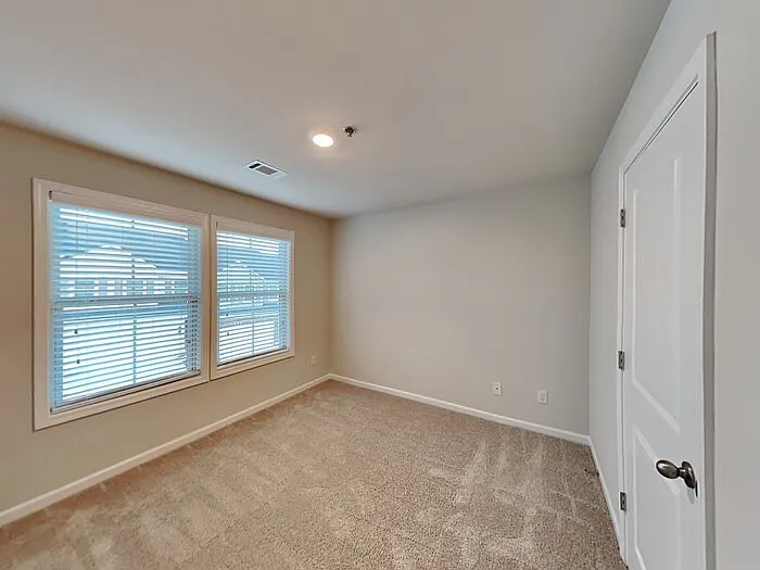 115 Wayne Ln — Photo 10