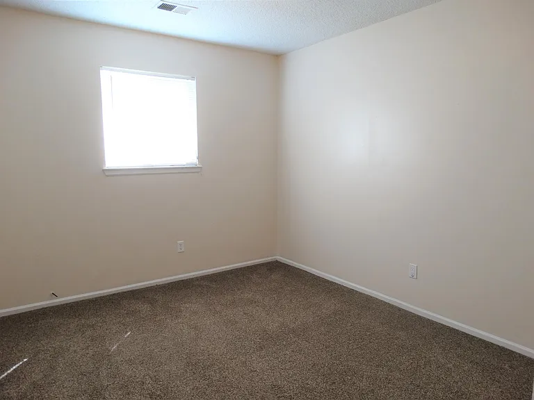 401 W Davis St — Photo 6