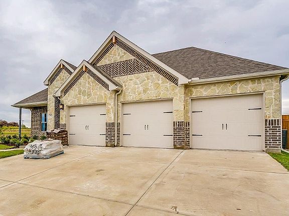 2nd image of 303 Jasmine Dr