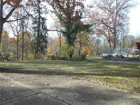 3rd image of 434 Violet Dr