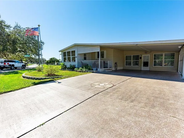 5613 Pawnee St, Zephyrhills, FL 33542