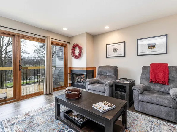 307 Territory Dr, Galena, IL 61036