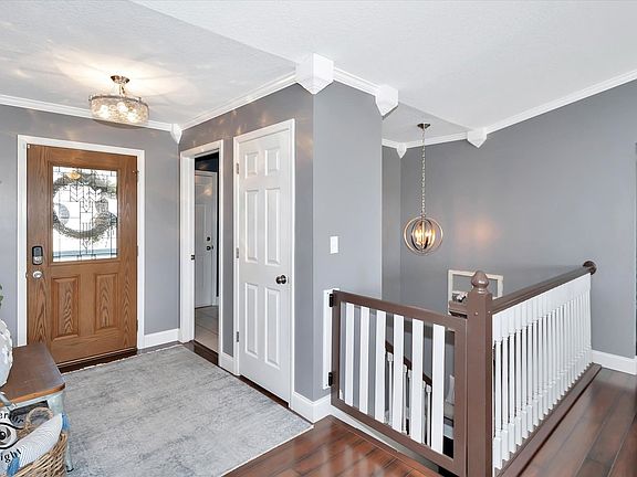 2nd image of 742 Meadowbrook Ln