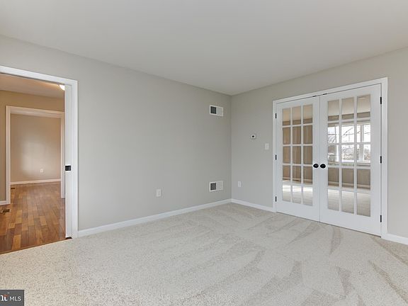 4th image of 101 Buttercup Dr