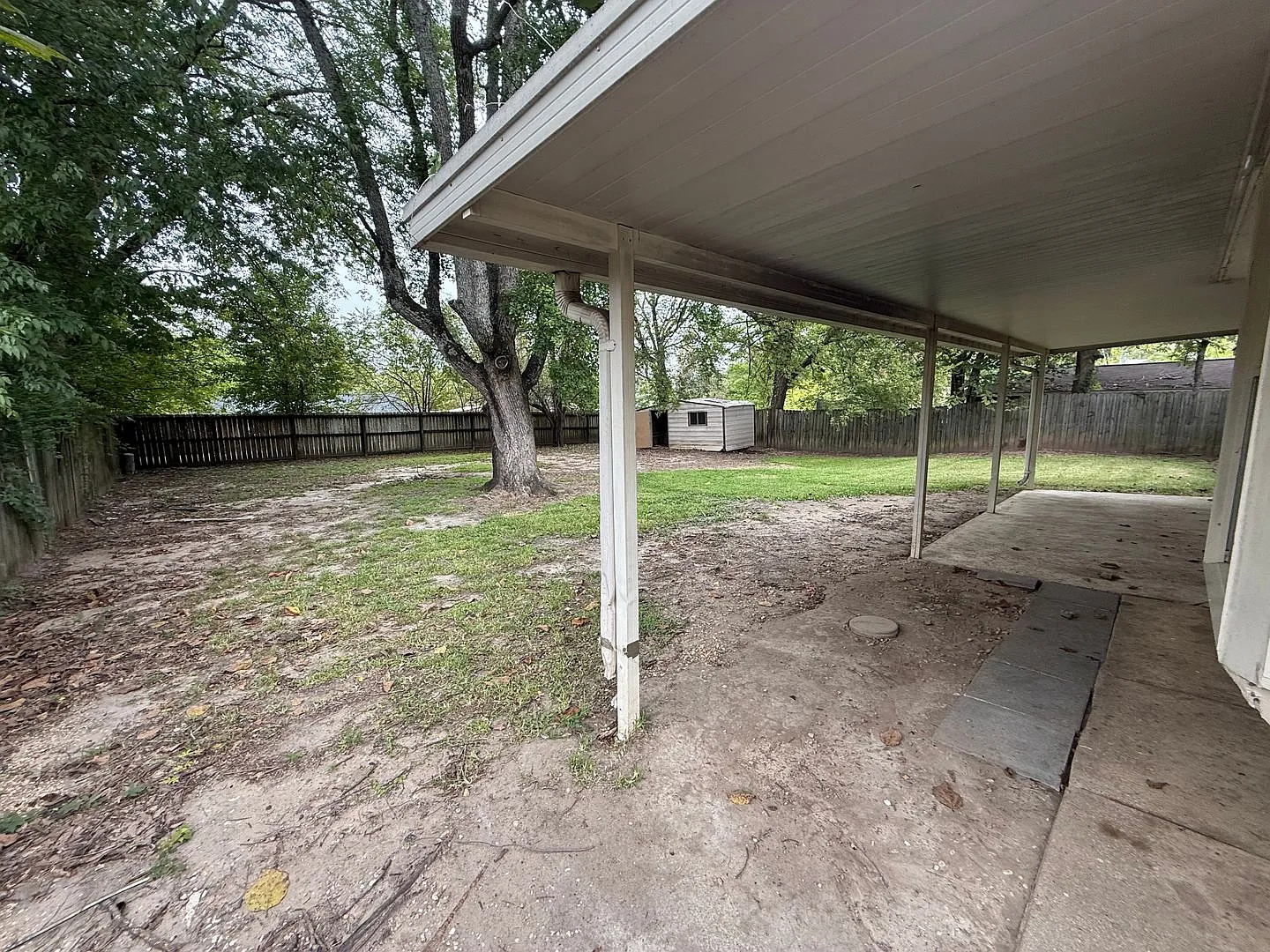 3 bed, 2.0 bath, 1817 sqft, $1,350 — Photo 2