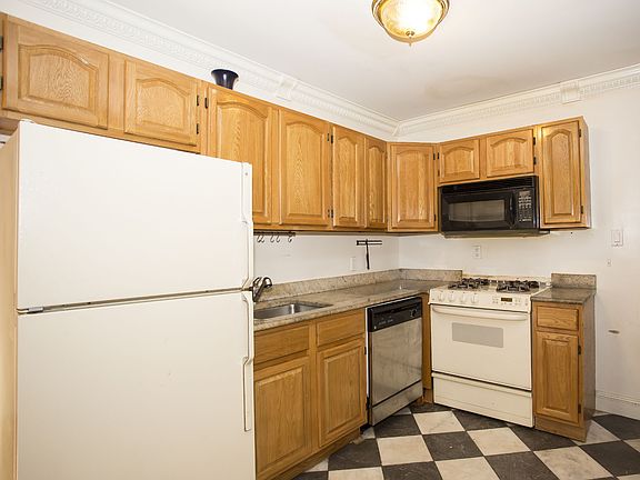 2nd image of 60 Allen St