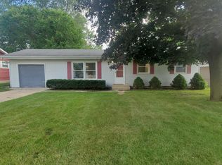 146 Mohawk Dr, Carol Stream, IL 60188