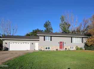 1759 18th St NE, Grand Forks, ND 58203