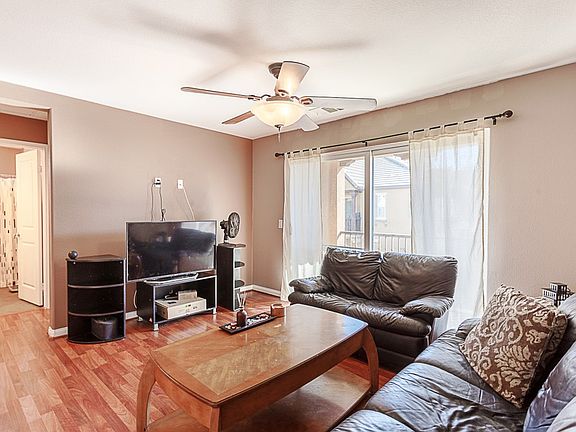 LR opens to private balcony