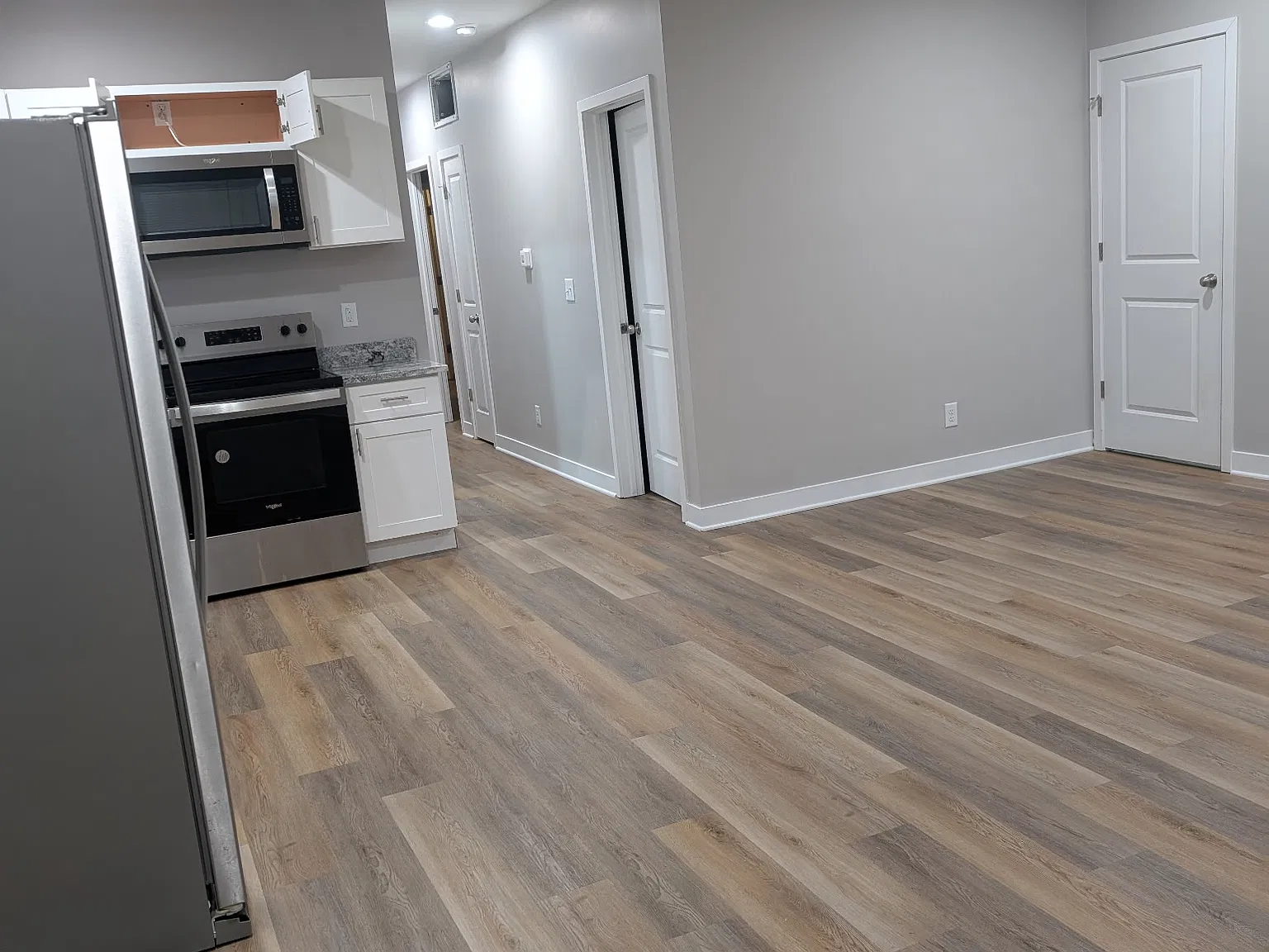 3 bed, 1250 sqft, $2,100 — Photo 2