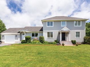 10 Fairbanks Ct, Water Mill, NY 11976