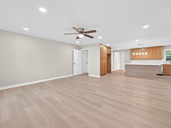 4th image of 1341 Conrad Sauer Dr
