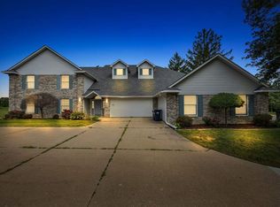 2301 Willowbrooke Ln, Iowa City, IA 52246