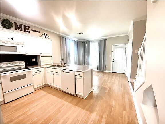 5th image of 37 Houmas Pl