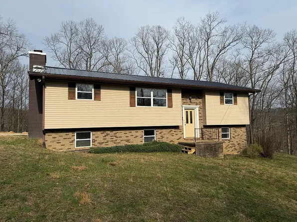 42 Astro Dr, Clendenin, WV 25045
