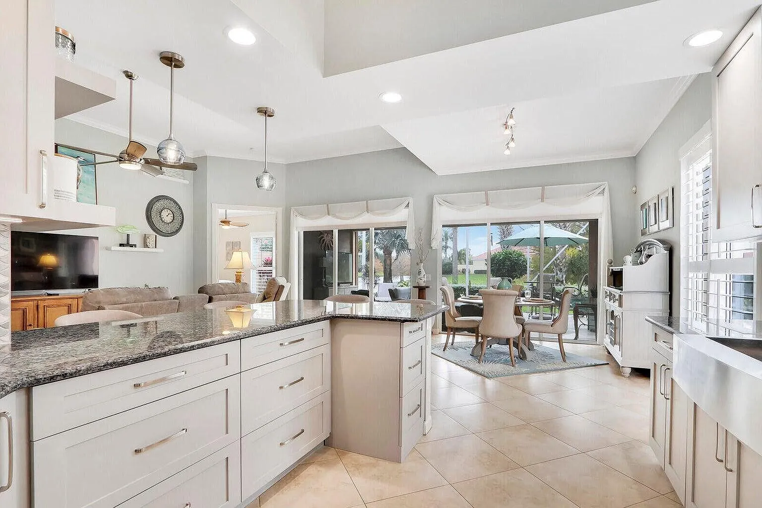 3 bed, 2.0 bath, 2000 sqft, $3,200 — Photo 4