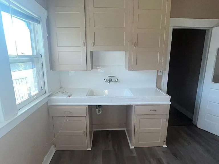 2645 W Grand St — Photo 8