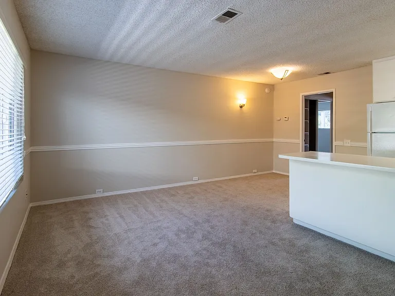 Near Everything, All Amenities! 1616 Q Street, Camellia Court Apartments — Photo 9