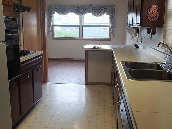 3rd image of 2027 Clark Ave
