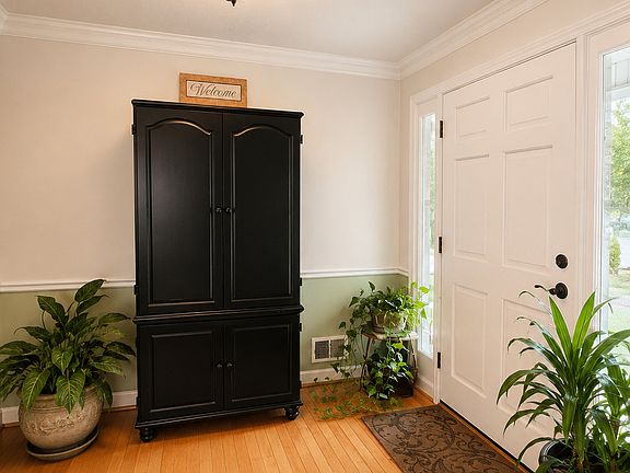 4th image of 5045 Fox Forest Dr