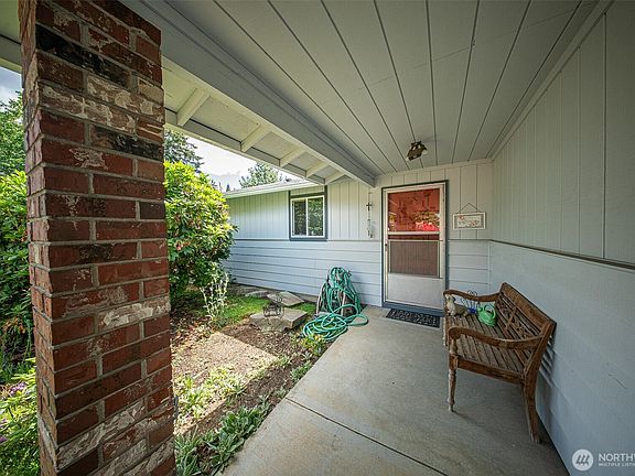 5th image of 902 195th Street Ct E