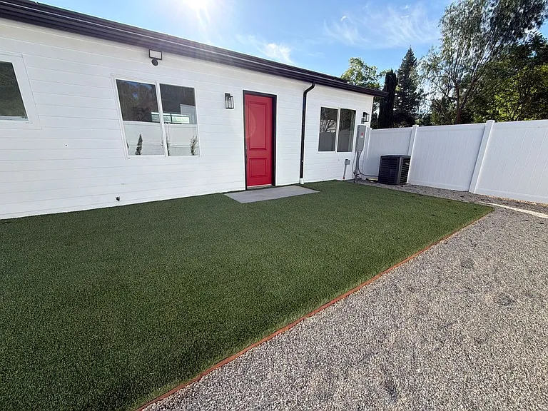 6235 Penfield Ave — Photo 4